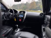 NISSAN - VERSA - 2016/2017 - Prata - R$ 63.900,00