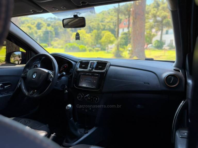 RENAULT - SANDERO - 2014/2015 - Vermelha - Sob Consulta