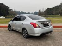 NISSAN - VERSA - 2016/2017 - Prata - R$ 63.900,00