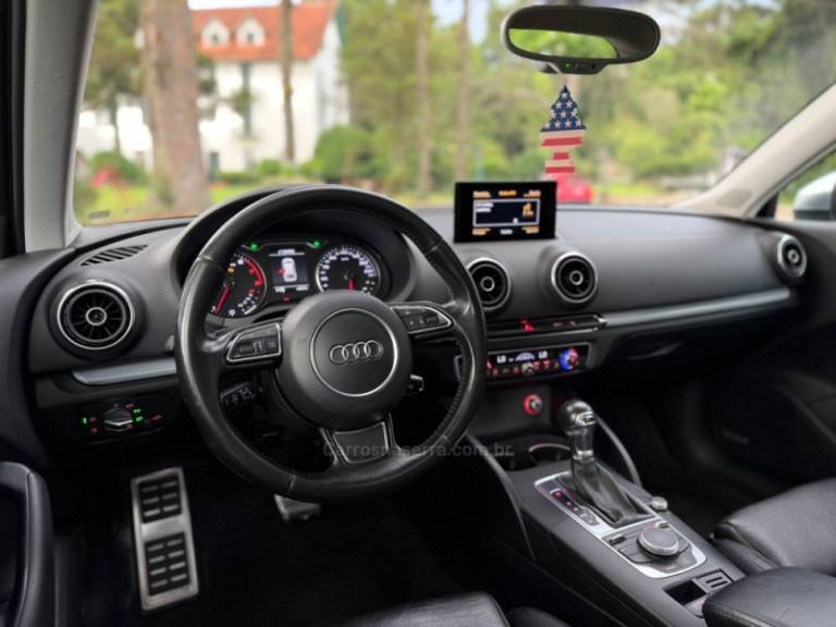 AUDI - A3 - 2015/2016 - Branca - R$ 99.900,00