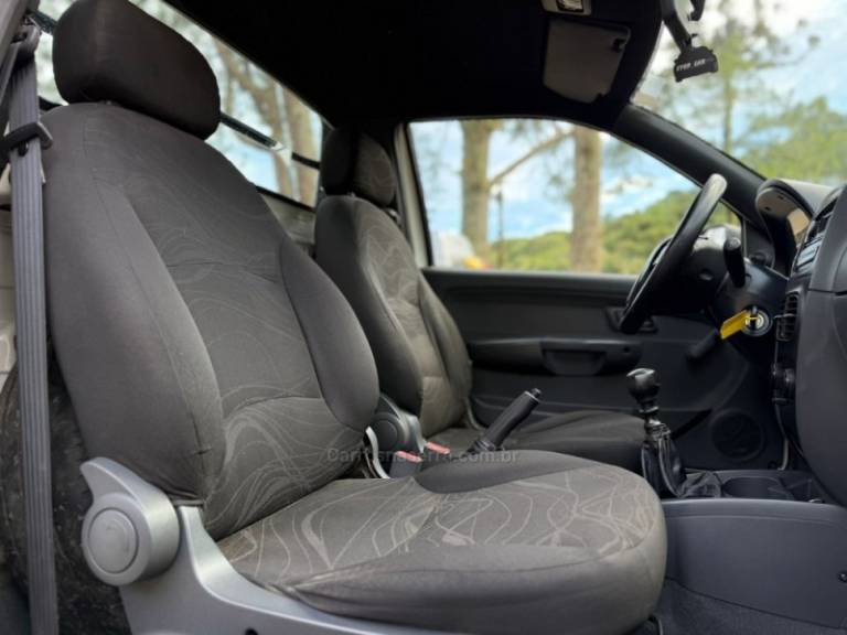 FIAT - STRADA - 2017/2018 - Branca - R$ 54.900,00