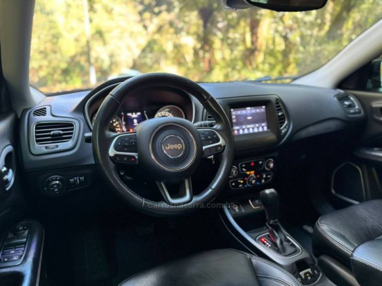 JEEP - COMPASS - 2017/2018 - Preta - R$ 96.900,00