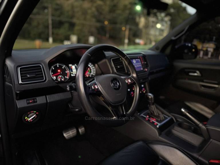 VOLKSWAGEN - AMAROK - 2023/2023 - Preta - R$ 234.900,00