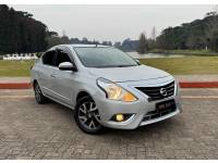 NISSAN - VERSA - 2016/2017 - Prata - R$ 63.900,00
