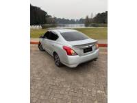 NISSAN - VERSA - 2016/2017 - Prata - R$ 63.900,00