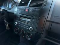 VOLKSWAGEN - POLO - 2011/2012 - Cinza - R$ 47.900,00