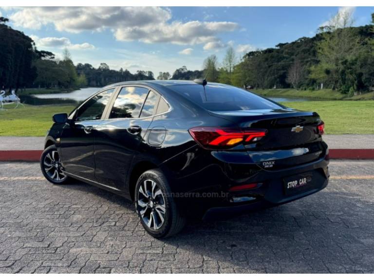 CHEVROLET - ONIX - 2023/2024 - Preta - R$ 107.900,00