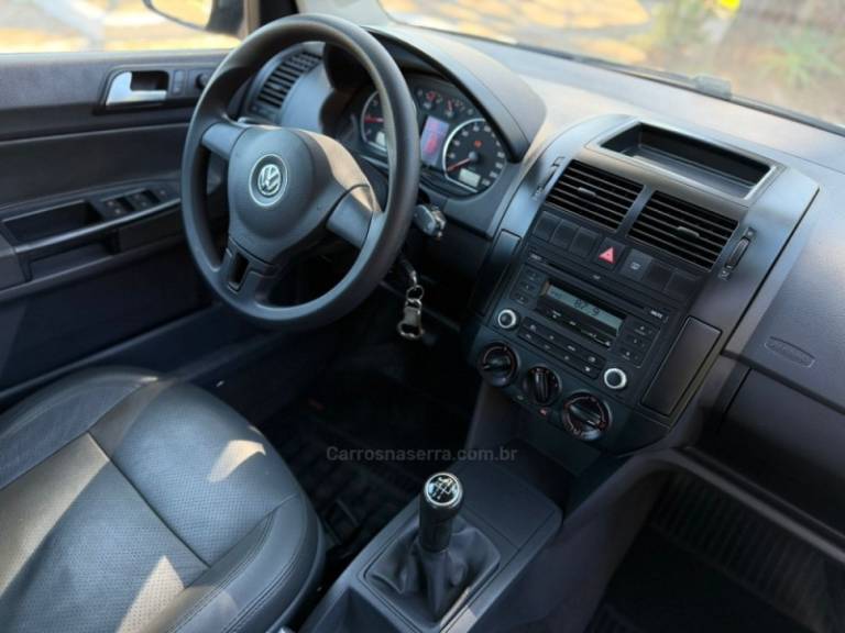 VOLKSWAGEN - POLO - 2011/2012 - Cinza - R$ 47.900,00