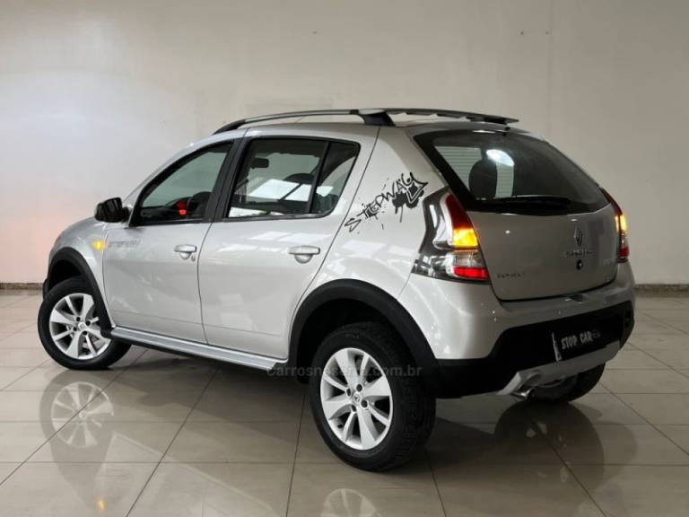 RENAULT - SANDERO - 2013/2014 - Prata - R$ 44.900,00