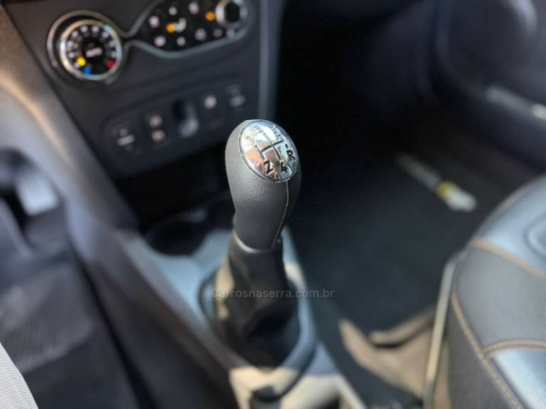 RENAULT - SANDERO - 2014/2015 - Vermelha - Sob Consulta